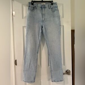 Abercrombie Ultra High Rise Slim Straight 90’s Jean